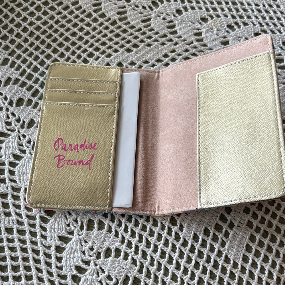 Lilly Pulitzer Blue and Pink Patterned Passport Holder. Never used. New - Picture 2 of 4